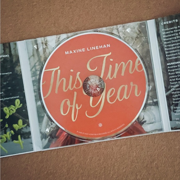 ⭐️ FREE - MAXINE LINEHAN SIGNED "THIS TIME OF YEAR" HOLIDAY MUSIC PHYSICAL CD - Picture 7 of 13